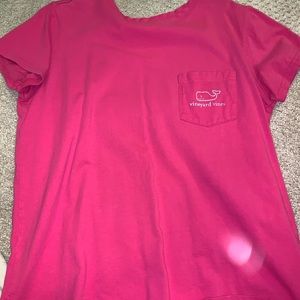Vineyard vines pink T-shirt